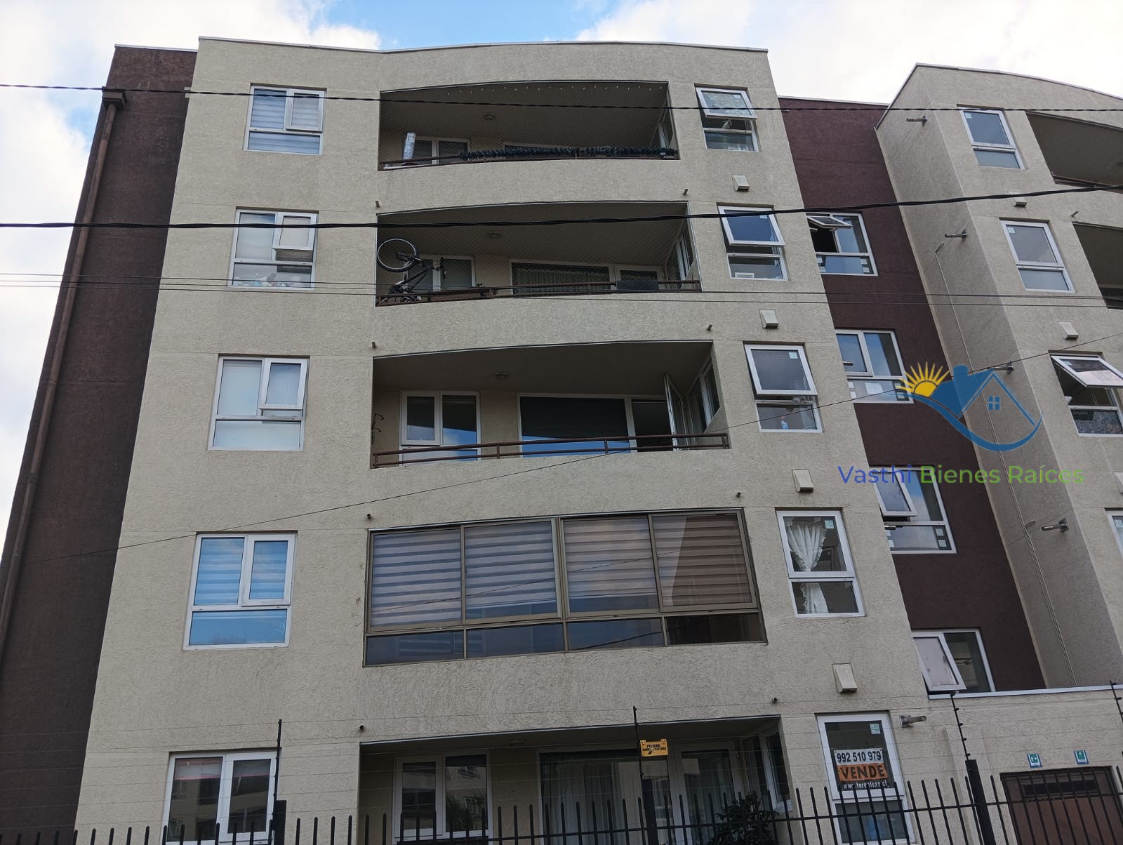 VENDO Depto piso 2, con estacionamiento, y cerca de todo